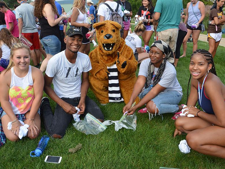 Nittany Lion posing with students at new student orientation